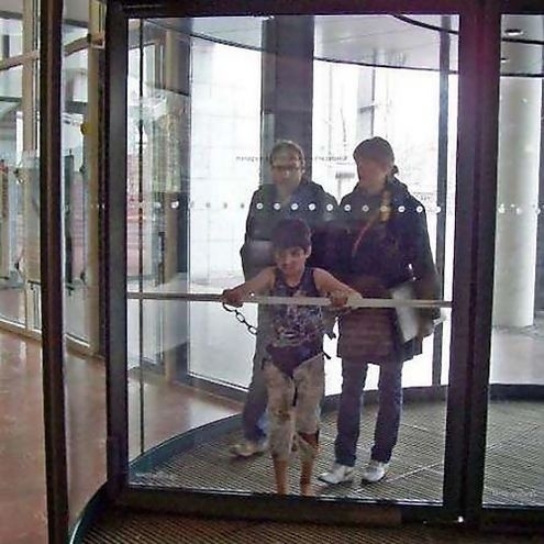 兩翼旋轉(zhuǎn)門(mén)的有用性和安全性是如何表現(xiàn)的