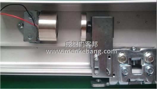 自動門磁力鎖,自動門專用磁力鎖,感應門鎖磁力鎖,自動感應門電鎖,圓形磁力鎖安裝圖片